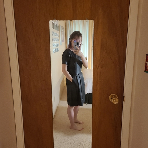 Black vegan leather dress with pockets - Picture 4 of 7